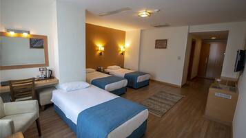 Tremannsrom – standard | 1 soverom, minibar, safe på rommet og skrivebord