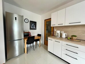 Apartment, 2 Bedrooms, Balcony | Private kitchen