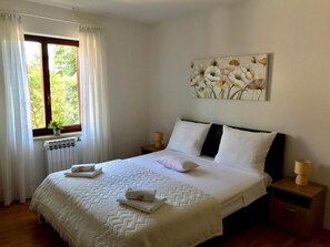1 habitación, tabla de planchar con plancha, wifi gratis y ropa de cama
