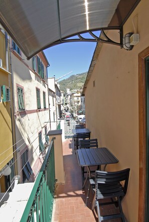Outdoor dining - Beautiful apartment located in the heart of the historic center of Monterosso (Monterosso al Mare)
