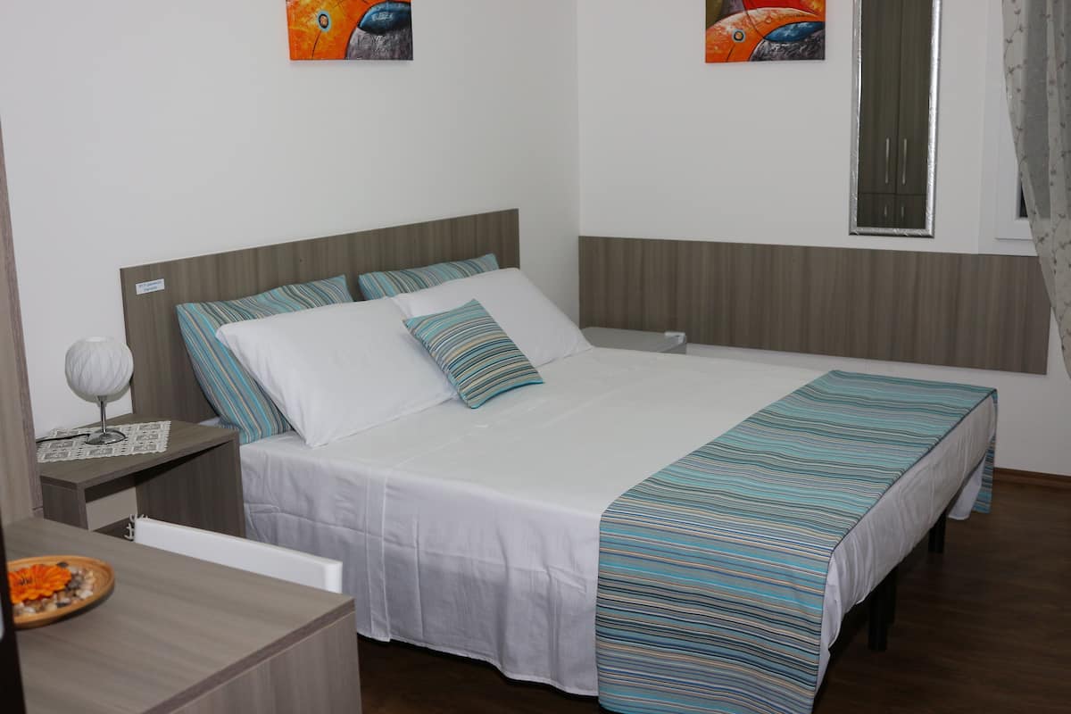 Chambre Standard Double ou avec lits jumeaux | 1 chambre, articles gratuits dans le mini-bar, décoration personnalisée