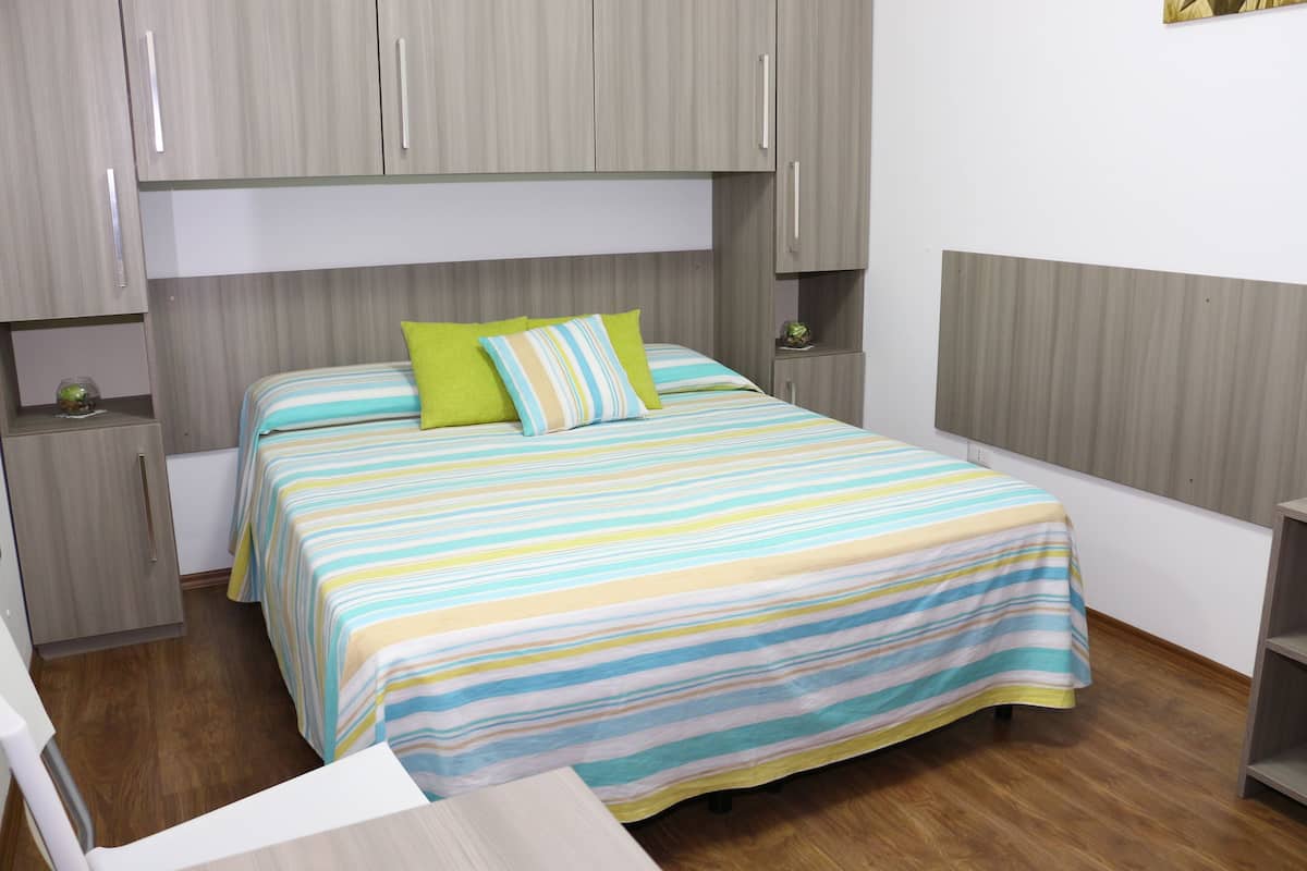Chambre Standard Double ou avec lits jumeaux | 1 chambre, articles gratuits dans le mini-bar, décoration personnalisée
