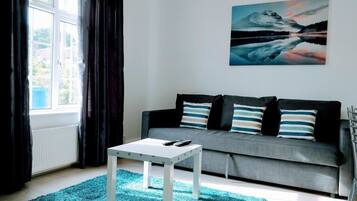 Walter Place | Living area | Flat-screen TV
