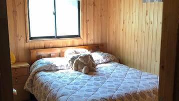 Family Cabin, 3 Bedrooms, Non Smoking | Bed sheets
