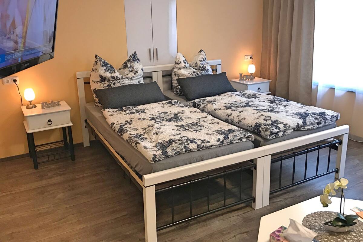 Apartment, 1 Bedroom (gelb) | Cots/infant beds, free WiFi