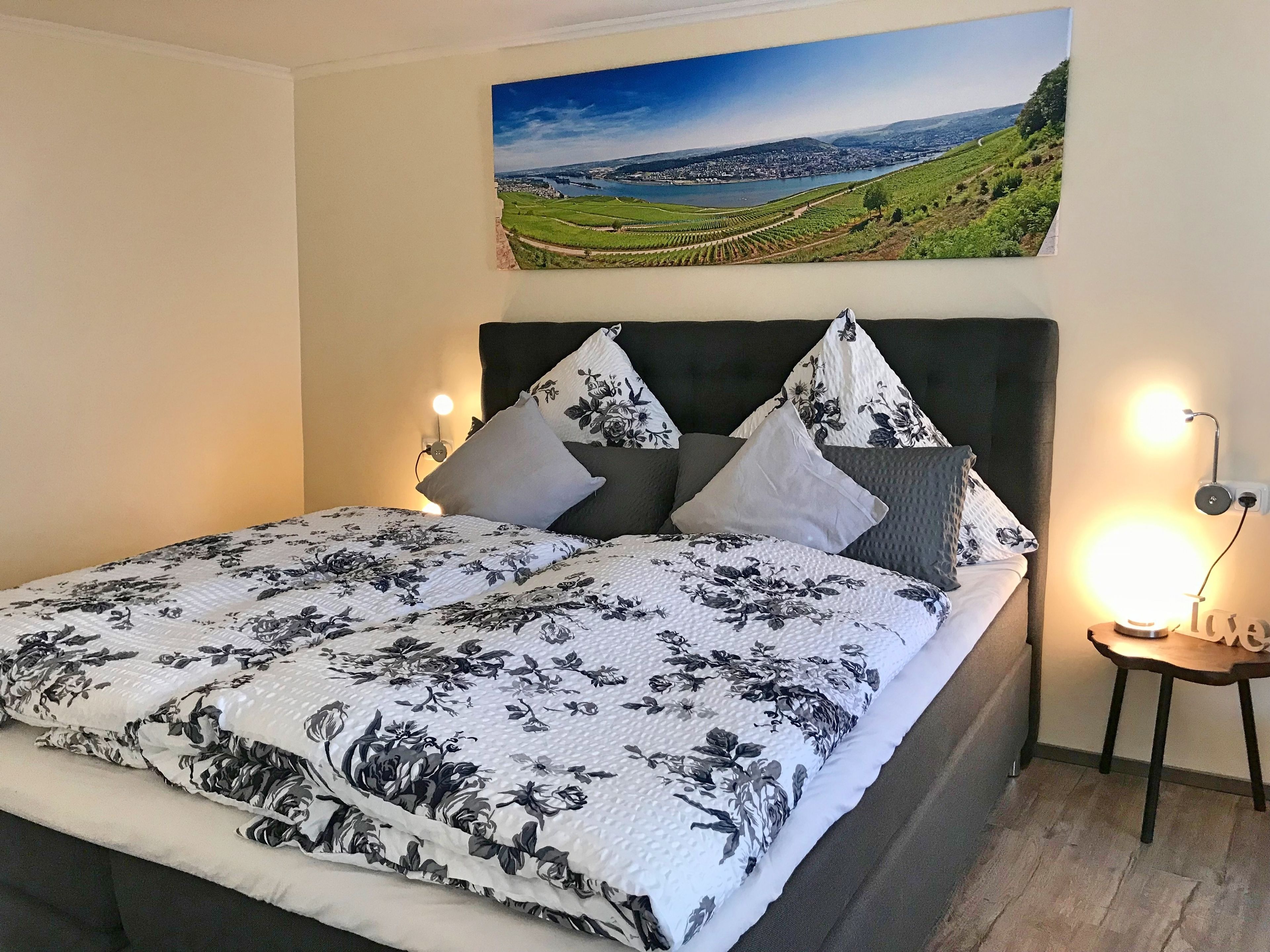 Cots/infant beds, free WiFi