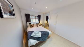 Comfort House | 2 bedrooms, blackout drapes, iron/ironing board, free WiFi