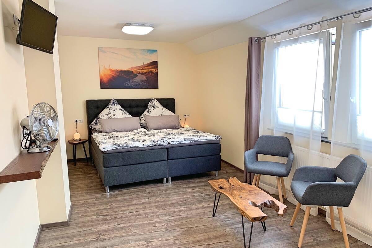 Apartment, 2 Bedrooms (lila) | Cots/infant beds, free WiFi