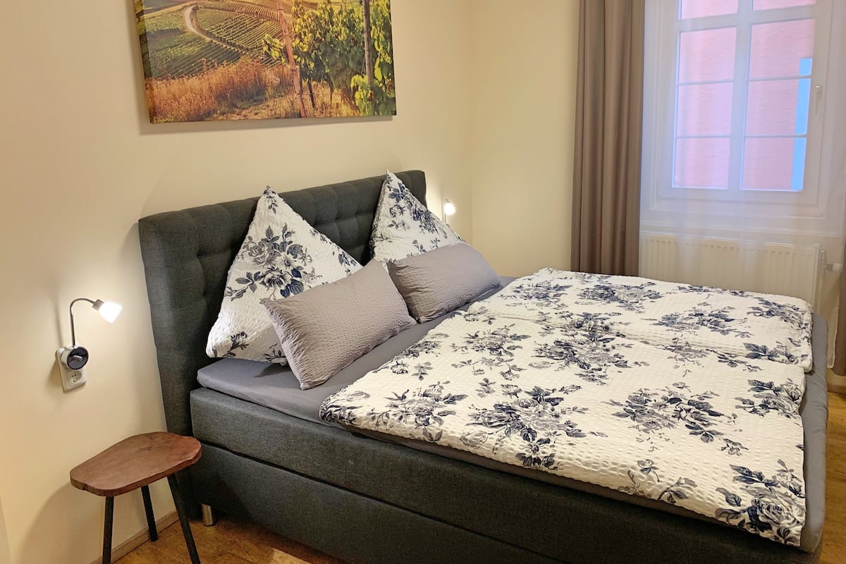 Studio (rot) | Cots/infant beds, free WiFi