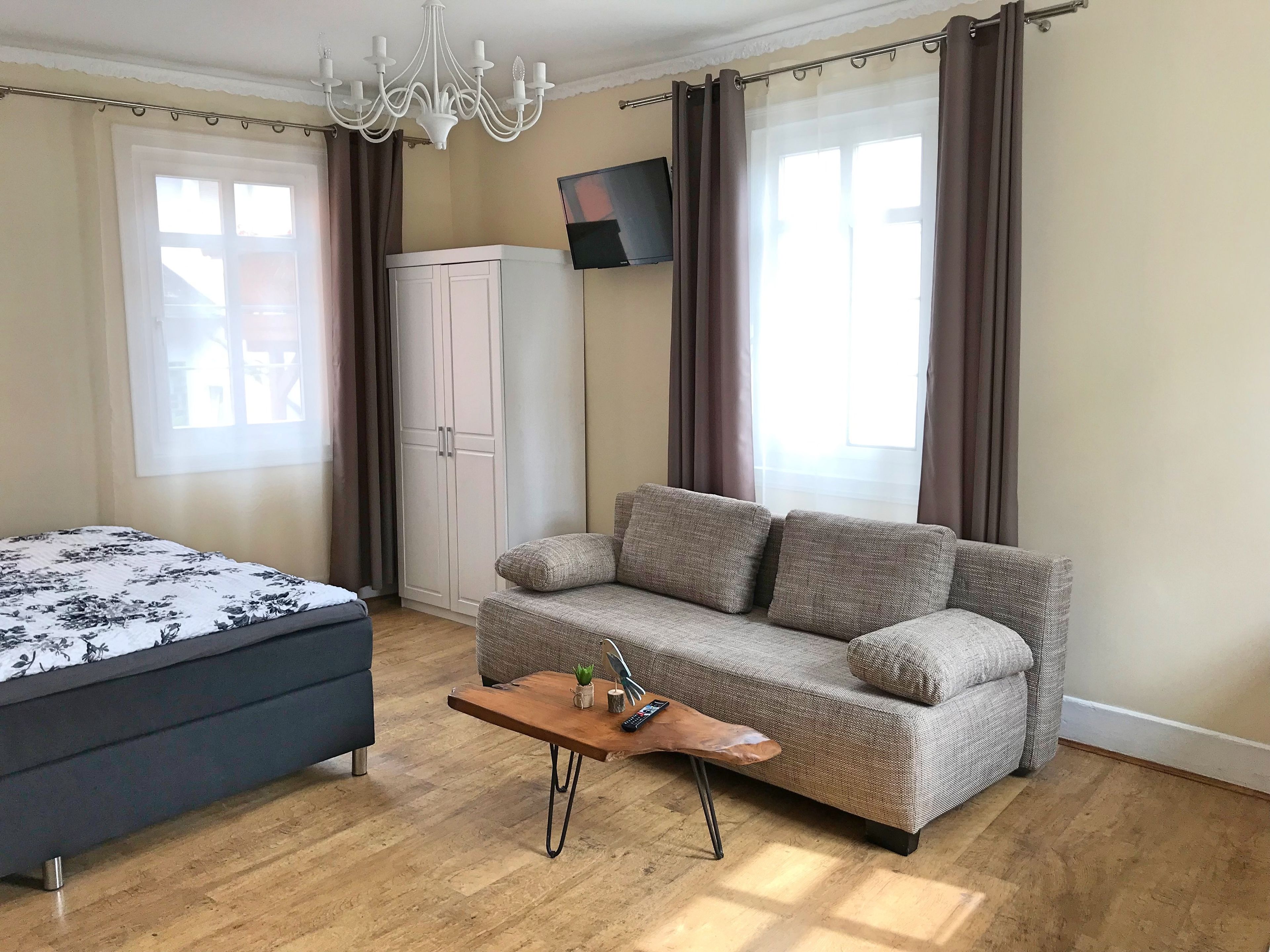 Cots/infant beds, free WiFi