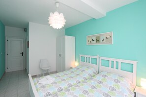Twin kamer, balkon | 1 slaapkamer, een strijkplank/strijkijzer, gratis wifi, beddengoed