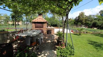 Kawasan BBQ/berkelah