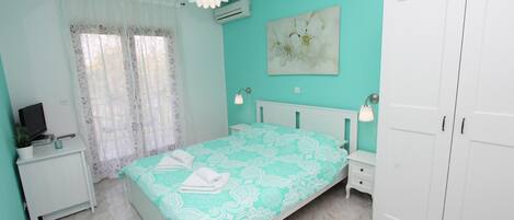 Kahden hengen huone, parveke | 1 makuuhuone, silitysrauta/-lauta, ilmainen Wi-Fi, vuodevaatteet