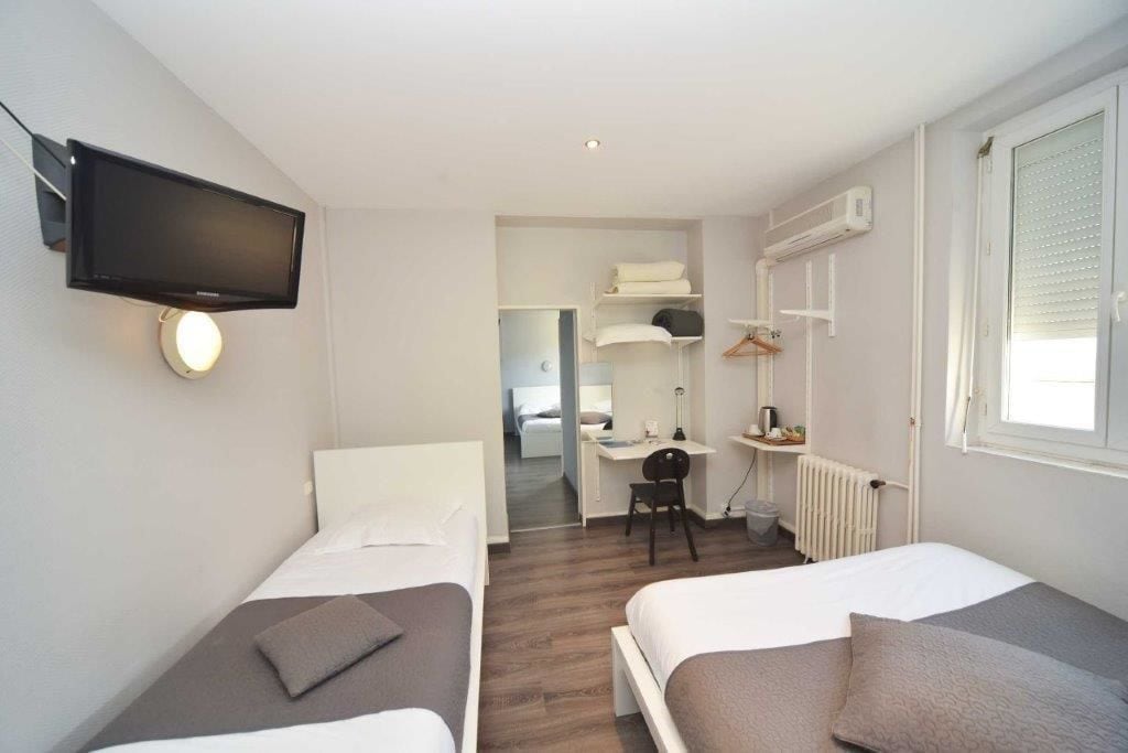 quadruple room | individually decorated, individually furnished, desk, blackout curtains