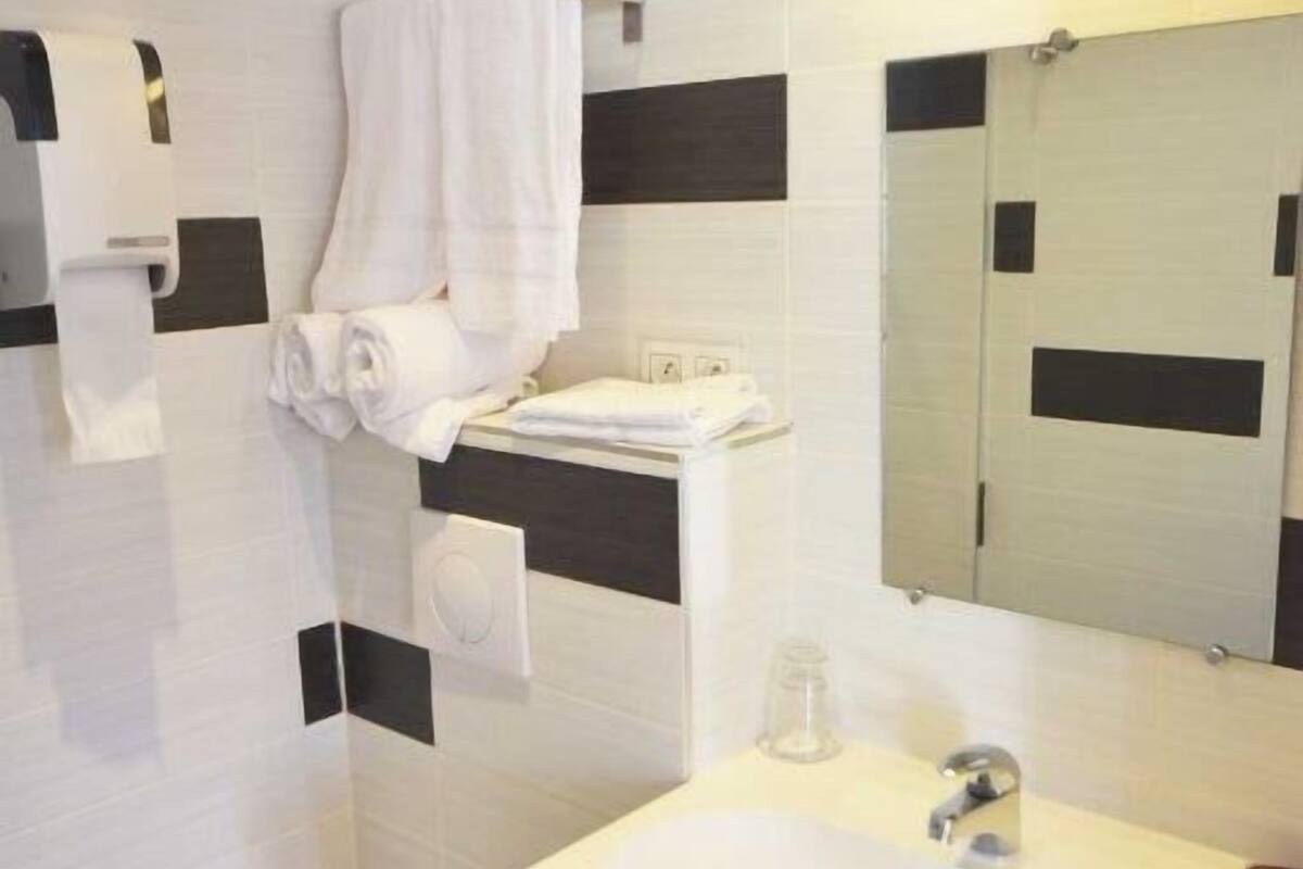 triple room | bathroom sink