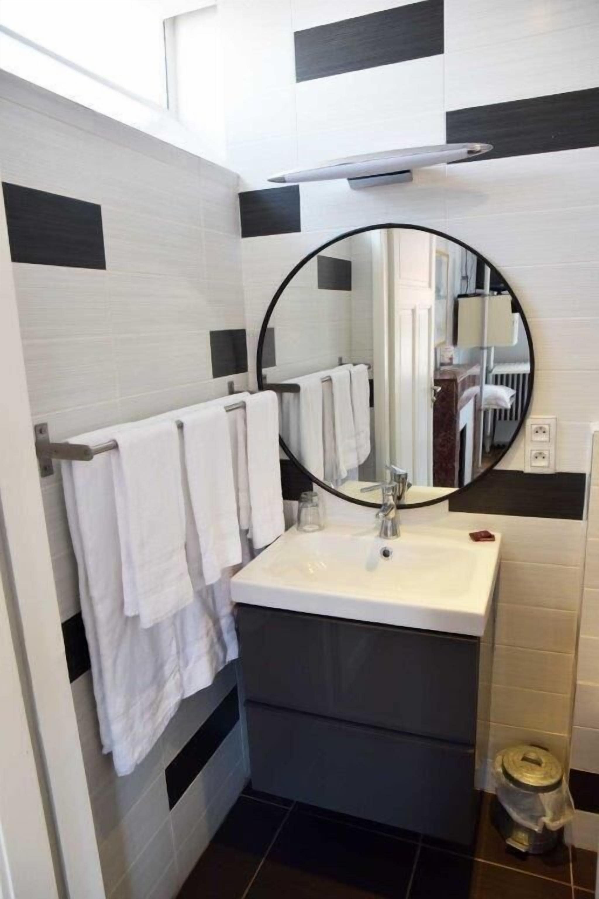 triple room | bathroom sink