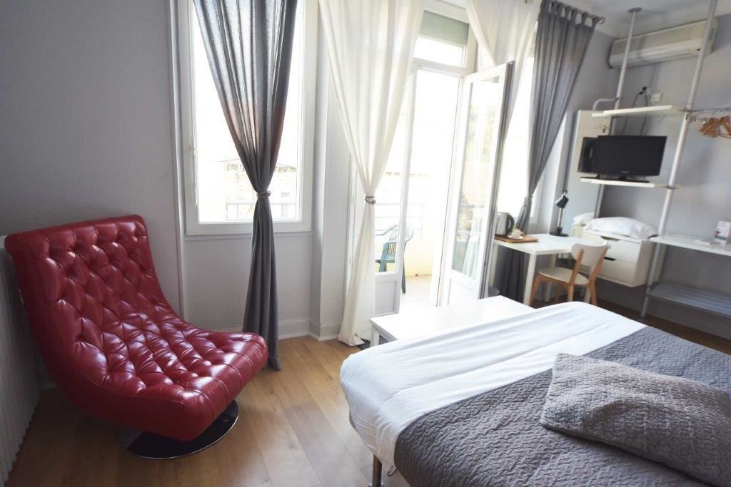 Triple Room | Desk, blackout drapes, iron/ironing board (on request), cribs (free)