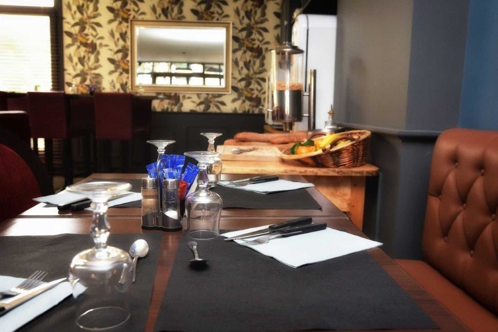 lunch and dinner served, french cuisine