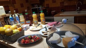 A breakfast buffet with various fruits, juices, and cheeses. - La Forge de l'Abbaye (Liessies)
