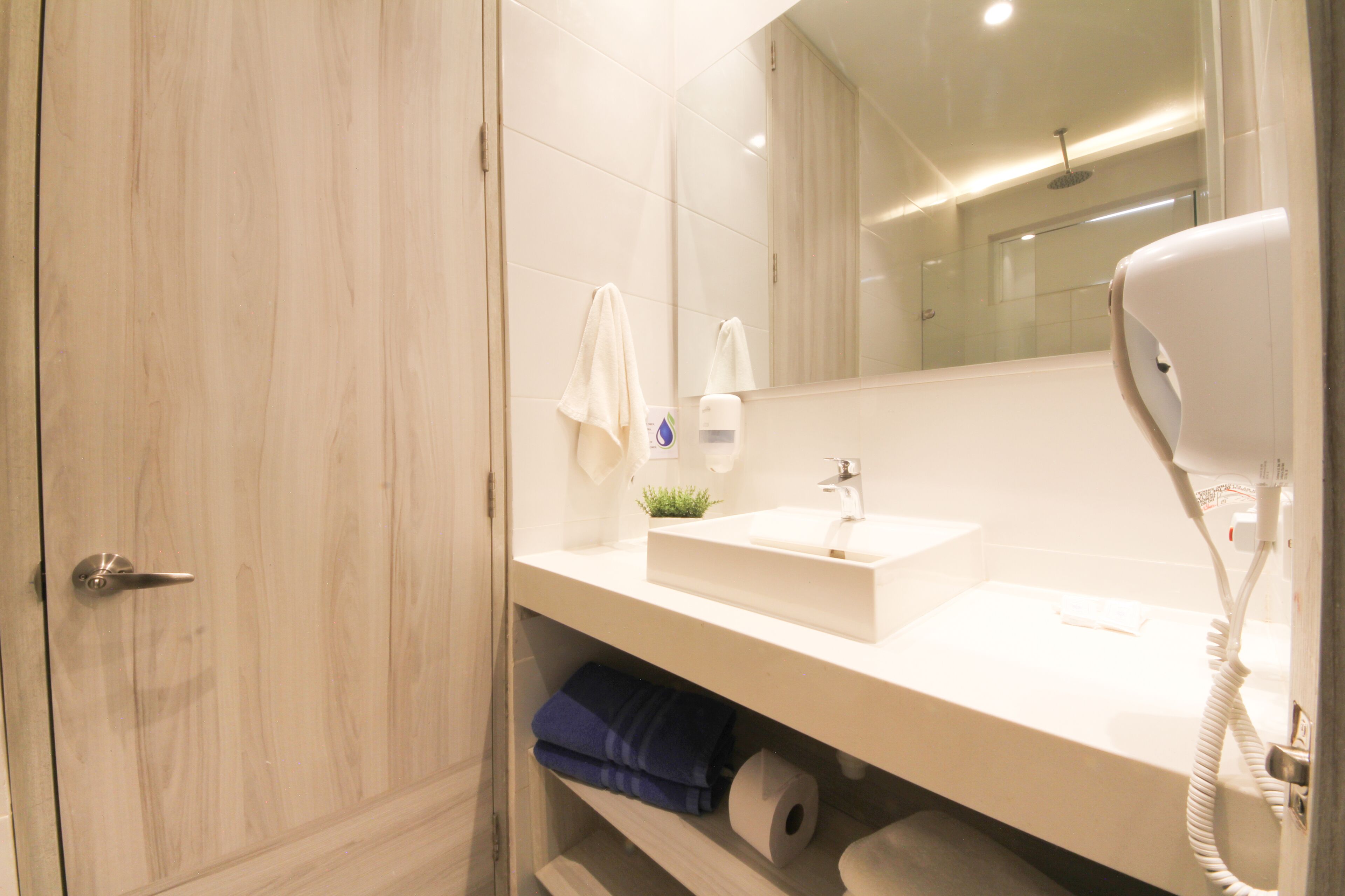 Foto - Azure Lofts & Pool