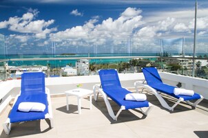 Outdoor pool, open 8:00 AM to 7:00 PM, sun loungers