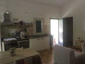 Kühlschrank, Mikrowelle, Ofen, Geschirrspüler