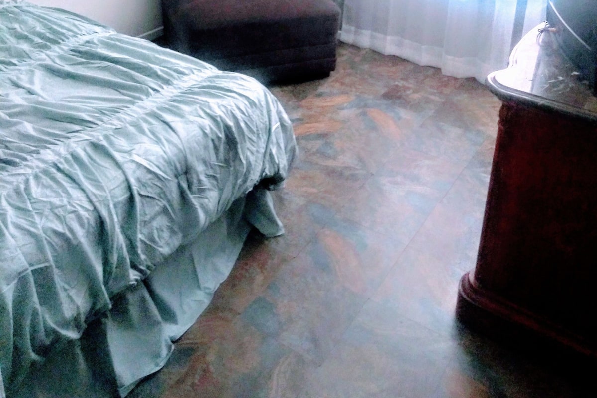 Single Room, 1 Queen Bed, Mountain View | Egyptian cotton sheets, premium bedding, down duvets, pillow-top beds