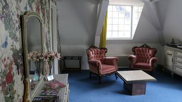 Habitación doble Confort, 1 cama Queen size | Caja de seguridad en la habitación y tabla de planchar con plancha