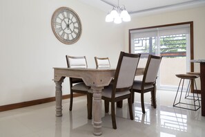 Dining - Luxury 3 Level Town House (Kingston)