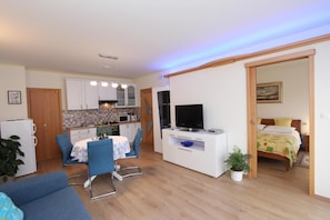 Appartamento, 1 camera da letto, balcone | Cucina privata | Frigorifero, microonde, forno, piano cottura