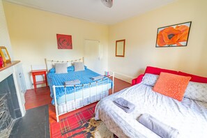 House | 4 bedrooms, individually decorated, individually furnished