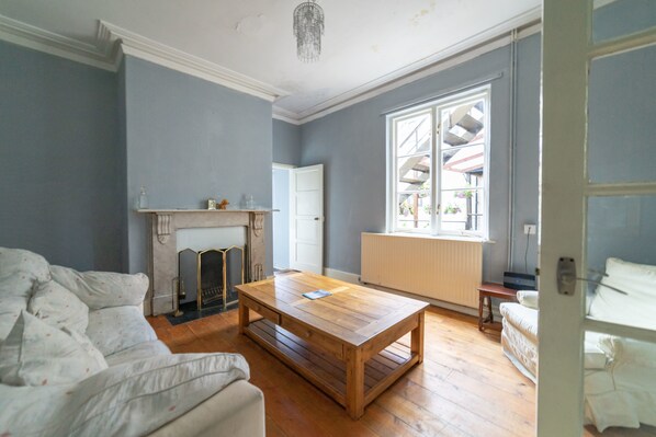 House | Living room | Flat-screen TV