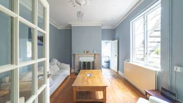 House | 4 bedrooms, individually decorated, individually furnished