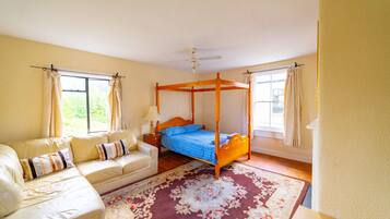 House | 4 bedrooms, individually decorated, individually furnished