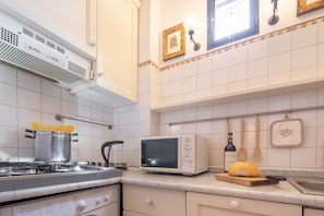 Comfort-Apartment, 2 Schlafzimmer | Eigene Küche | Kühlschrank, Mikrowelle, Ofen, Herdplatte