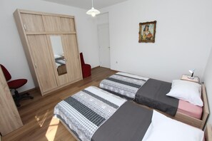 2 habitaciones, tabla de planchar con plancha y wifi gratis 
