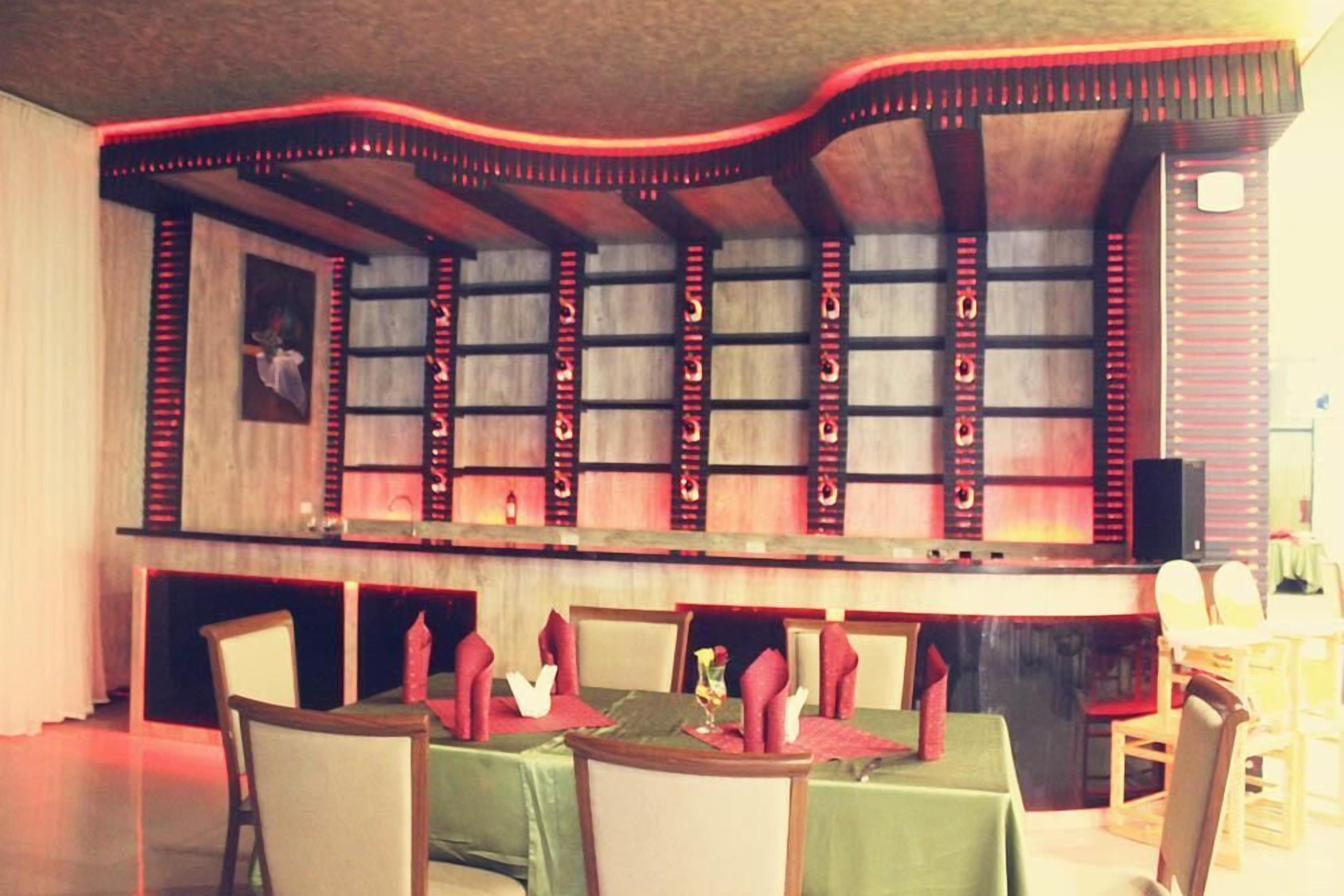 breakfast, lunch, dinner served; local and international cuisine