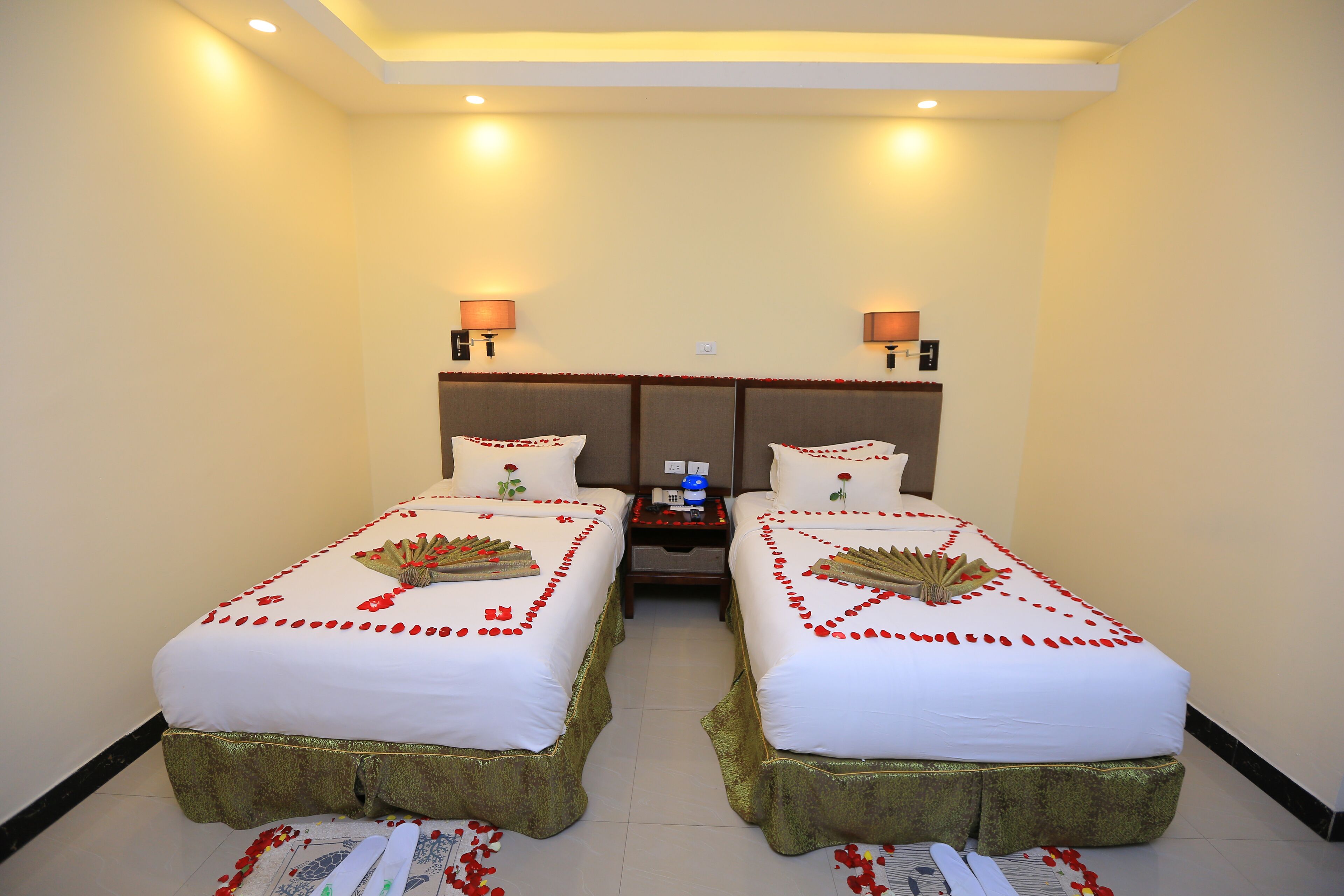 twin room | 1 bedroom, in-room safe, desk, soundproofing