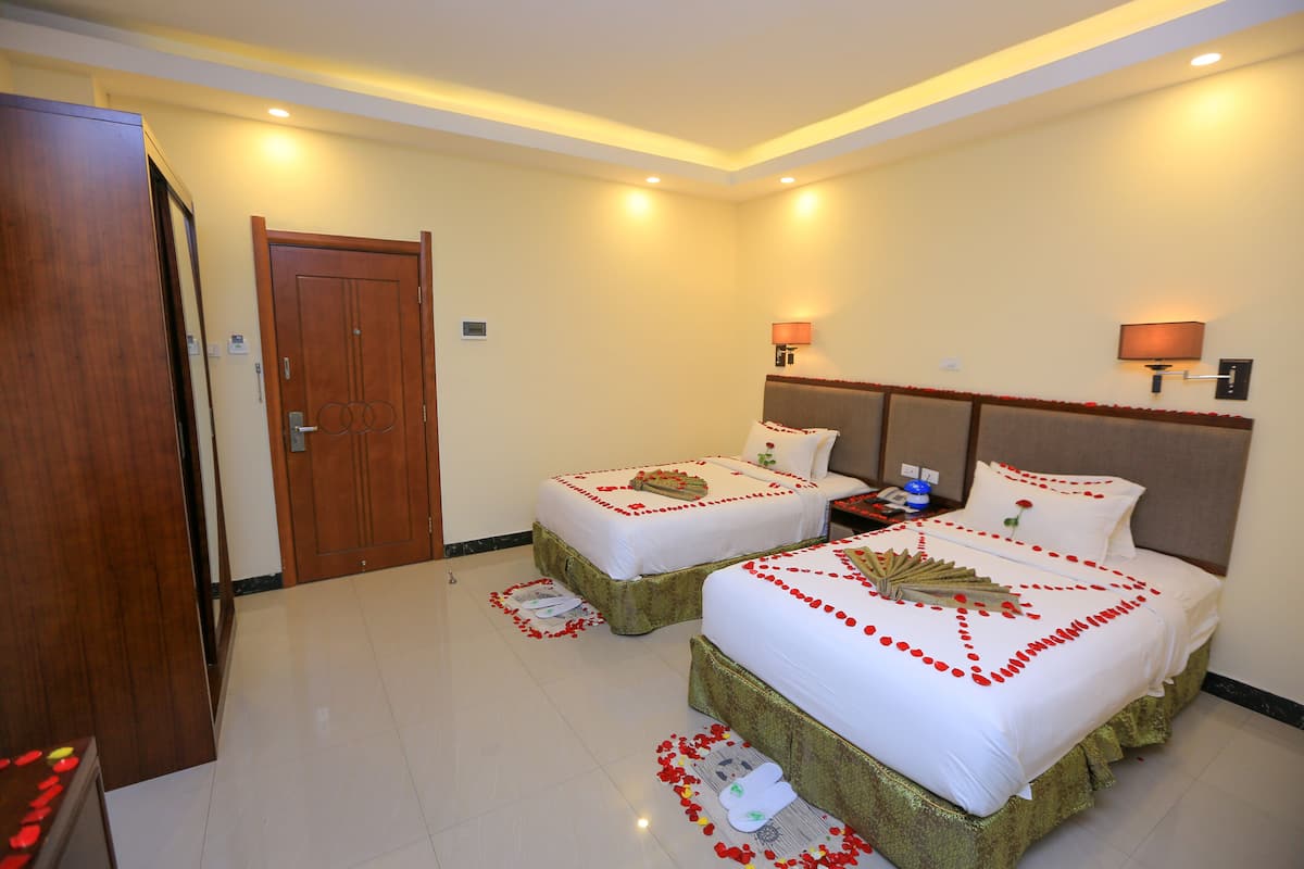 Twin Room | In-room safe, desk, soundproofing, iron/ironing board