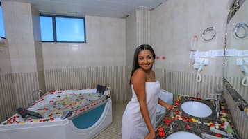 Suite | In-room safe, desk, soundproofing, iron/ironing board