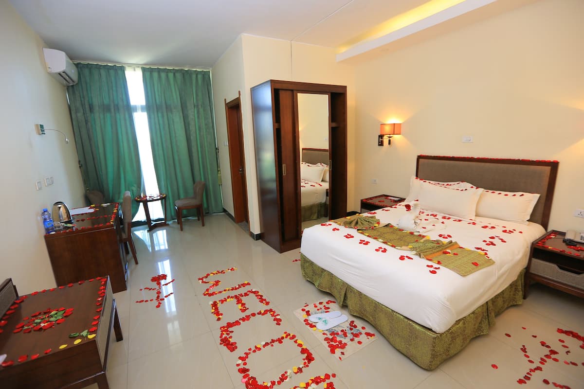 Standard Room | In-room safe, desk, soundproofing, iron/ironing board