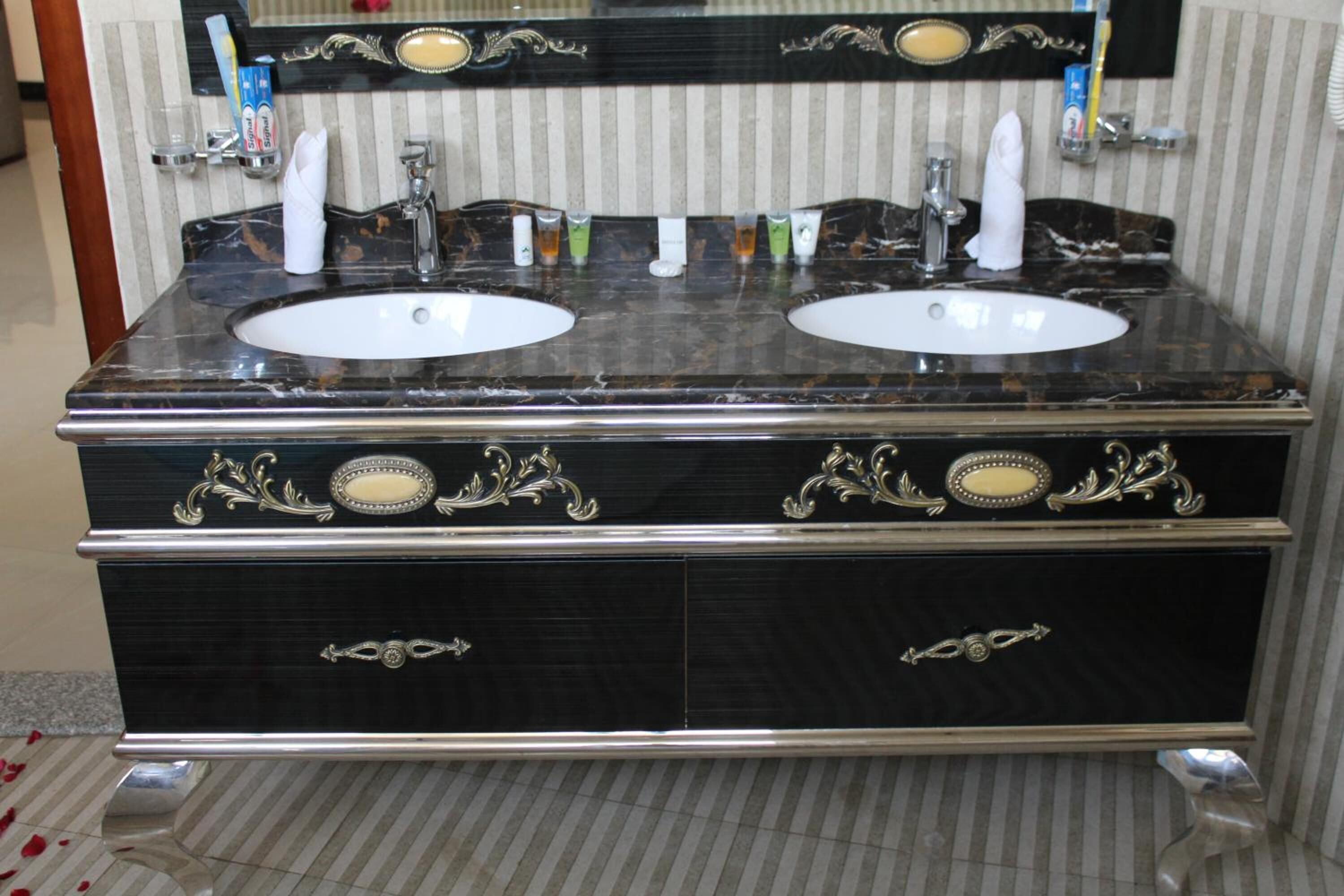 breakfast, lunch, dinner served; local and international cuisine