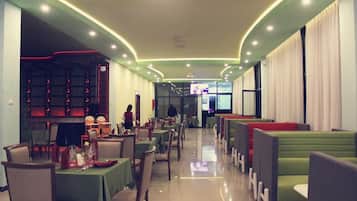 Breakfast, lunch, dinner served; local and international cuisine