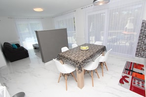 Apartment, 3 Bedrooms, Private Pool | In-room dining