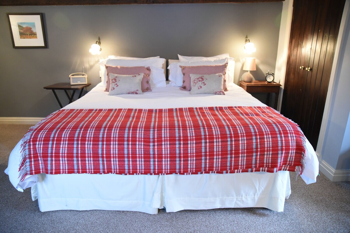 Superior Double or Twin Room, 1 King Bed, Courtyard View | Egyptian cotton sheets, premium bedding, individually decorated