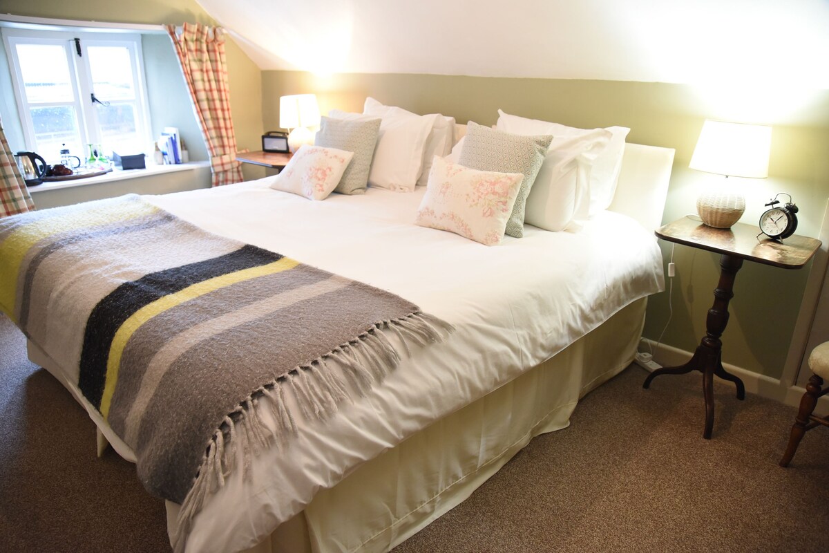 Romantic Double or Twin Room, 1 King Bed, Hill View | Egyptian cotton sheets, premium bedding, individually decorated