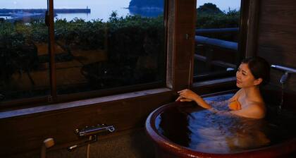 Kasumi Nihon Yuhi Hyakusen No Yado Minatokan