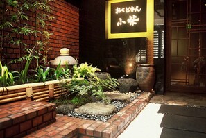 Exterior detail - Kasumi Nihon Yuhi Hyakusen No Yado Minatokan (Kami)