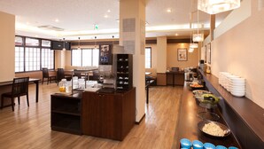 A restaurant with a coffee machine, seating area, and buffet. - Business Hotel Isesaki Heisei INN (Isesaki)