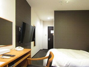 Deluxe Single Room, Non Smoking | Down comforters, desk, laptop workspace, blackout drapes